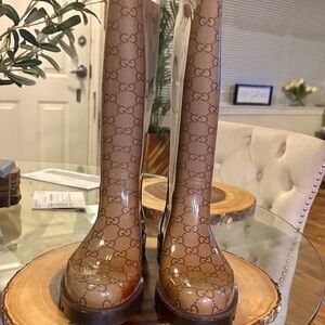 Gucci Tan Monogram Rain Boots with Dust bag authentic! Size 38